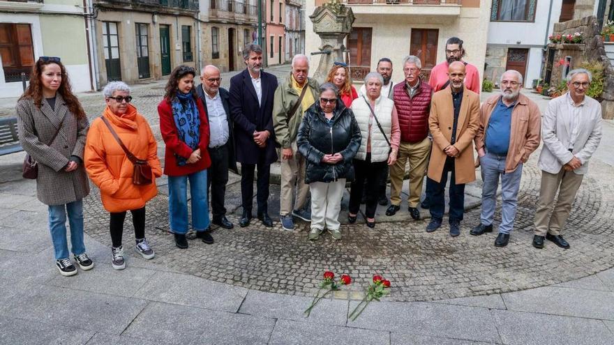 Vilagarcía coloca el primer «Adoquín da Memoria» en homenaje a las víctimas del nazismo