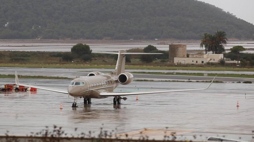 El aeropuerto de Ibiza es el décimo de Europa con más vuelos de aviones privados