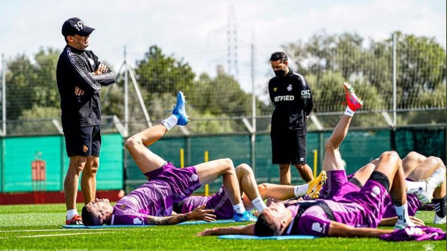 Luis García dirige un entrenamiento en la Ciudad Deportiva Antonio Asensio.