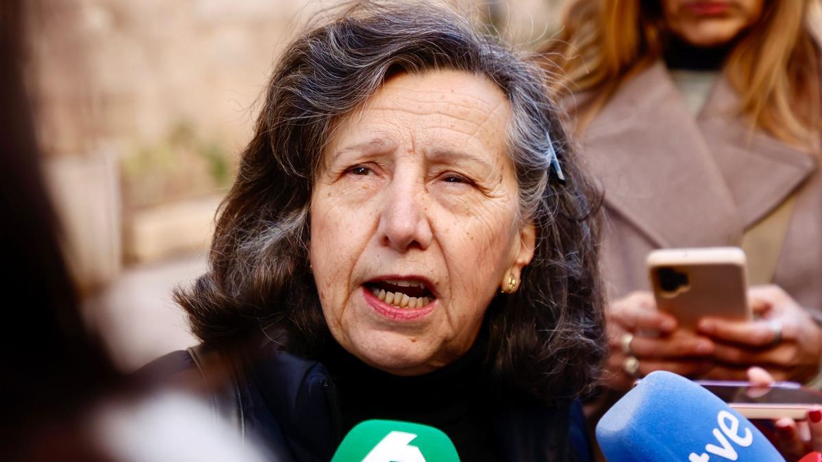 Una víctima de la dana en la puerta de les Corts al conocer que Pérez ...