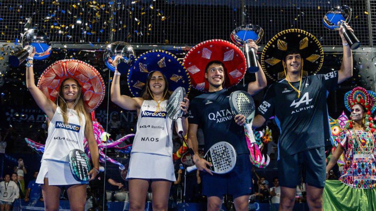 Los campeones de Acapulco con sus trofeos