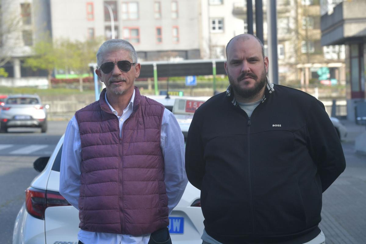 Juan Carlos Sambad (izquierda) con otro miembro de la asociación.