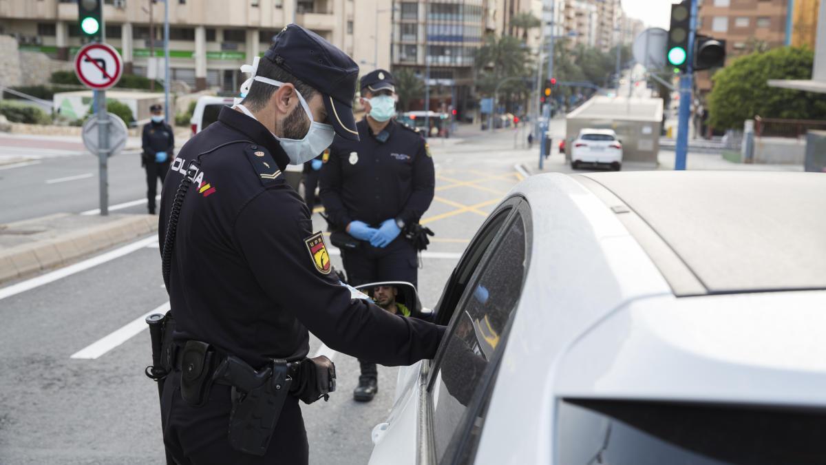 Controles policiales de tráfico en Alicante por el coronavirus