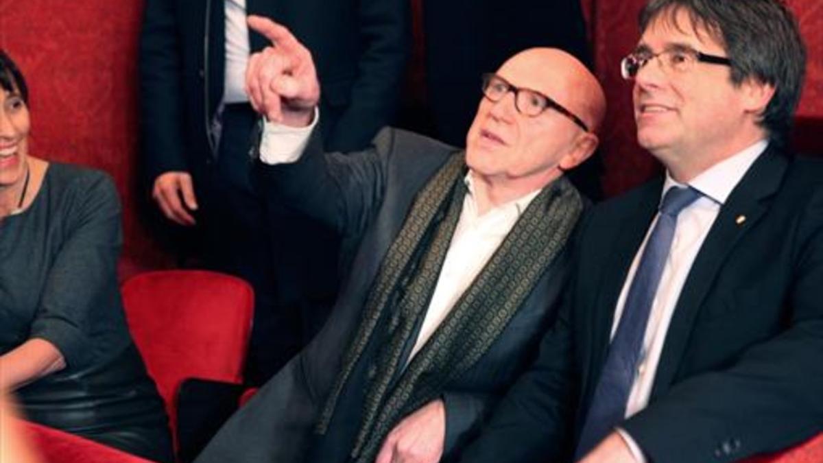 Puigdemont, junto a su abogado Paul Bekaert, en la Ópera de Gante, la noche del miércoles.