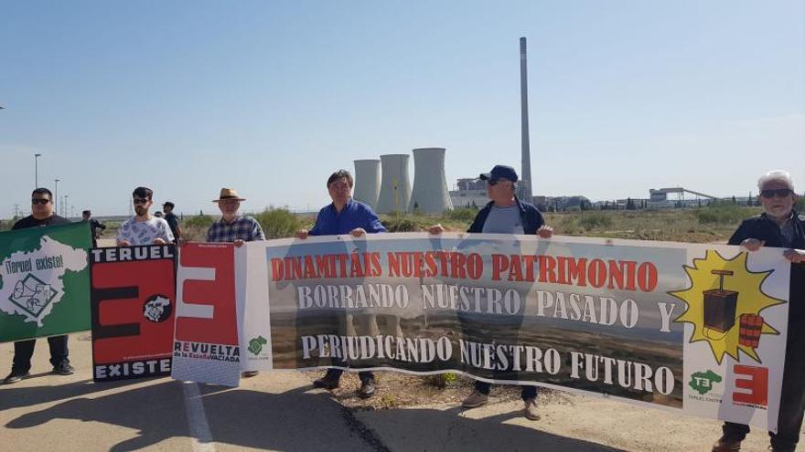 Reivindicación 8 Protesta de Teruel Existe contra el derribo de la central. | TERUEL EXISTE