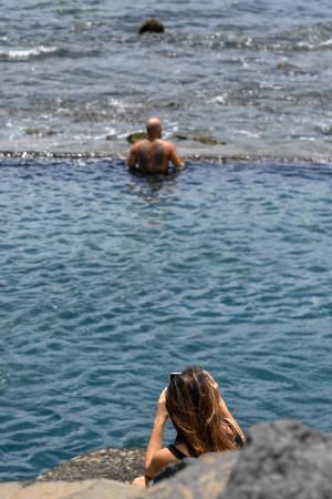 08-06-20   LAS PALMAS DE GRAN CANARIA. CIUDAD Y PISCINAS DE LA LAJA. Reportaje afluencia a la Biblioteca Estatal y a las piscinas de La Laja .  Fotos: Juan Castro.  | 08/06/2020 | Fotógrafo: Juan Carlos Castro