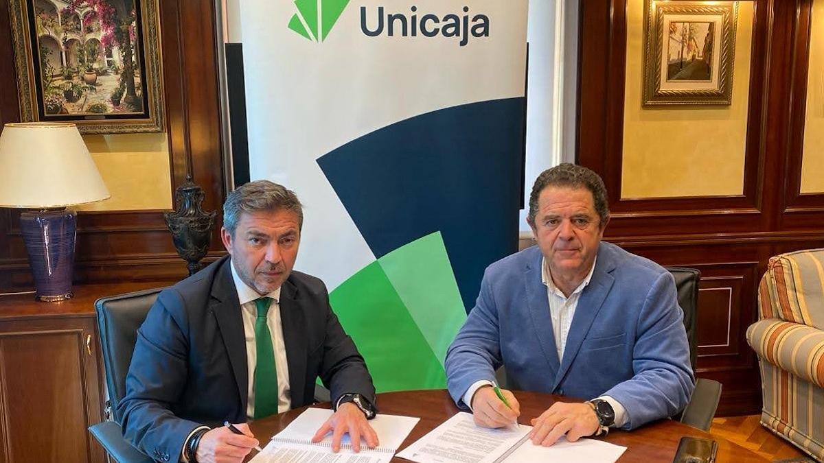 El director de Banca Comercial de Málaga de Unicaja, Francisco José Reguera Nieto, y el presidente de Asaja Málaga, Baldomero Bellido.