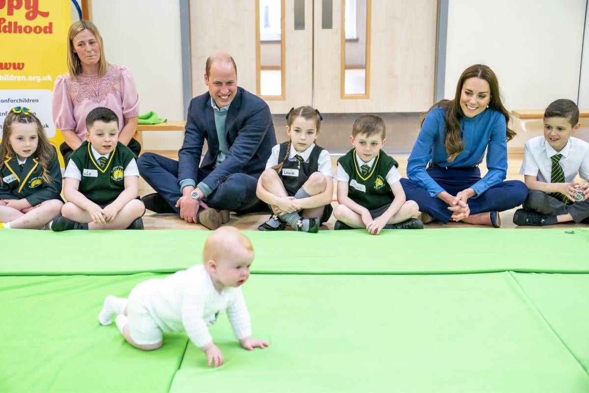 El príncipe Guillermo y Kate Middleton visitan una escuela infantil en Escocia