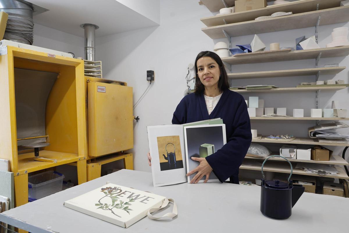 Vigo, Ojea Studio, en Bouzas. Paula Ojea, ceramista que fue escogida para hacer una pieza en colaboracción con LOEWE