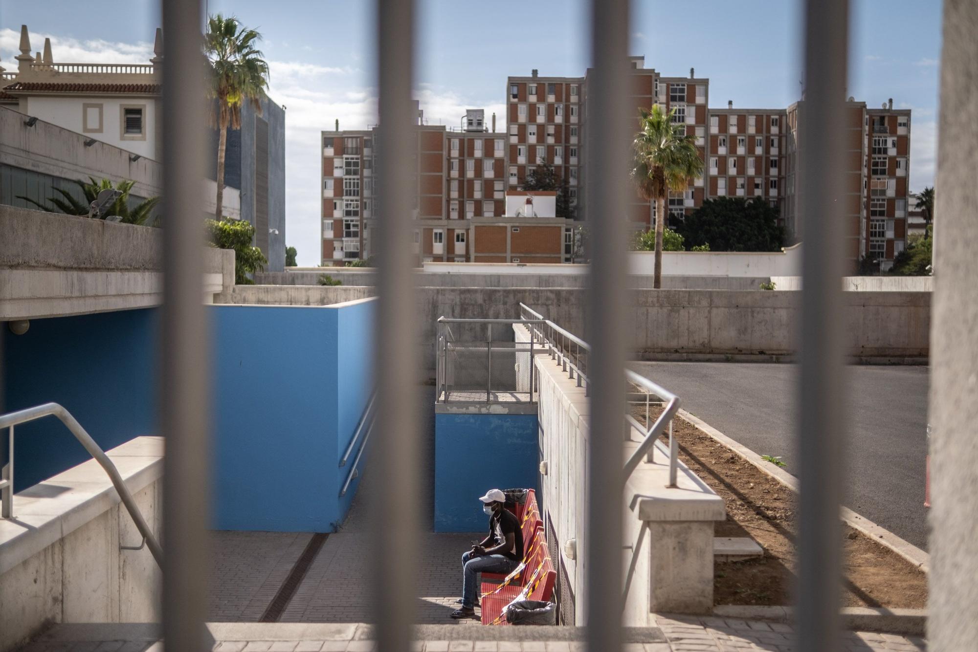 Concentración de migrantes ante la antigua prisión Tenerife I.