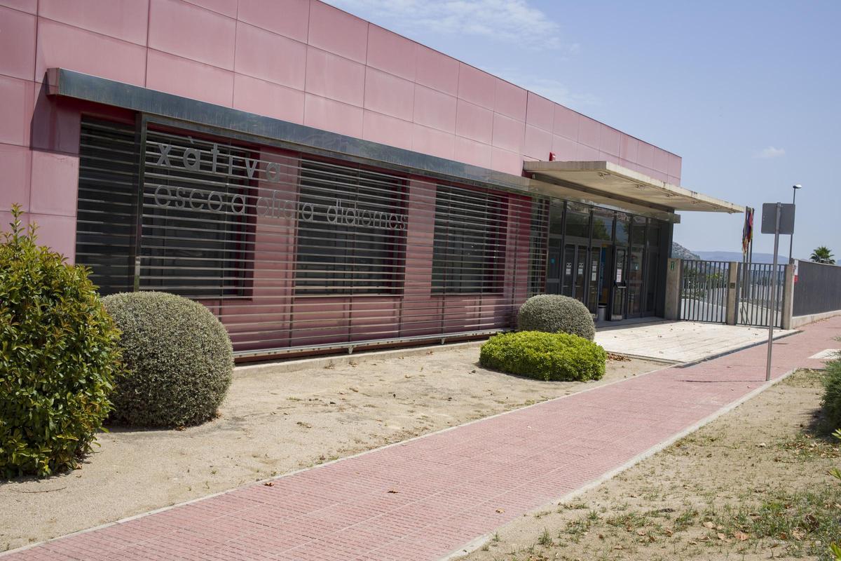 Edificio de la Escola Oficial d'Idiomes en Xàtiva.