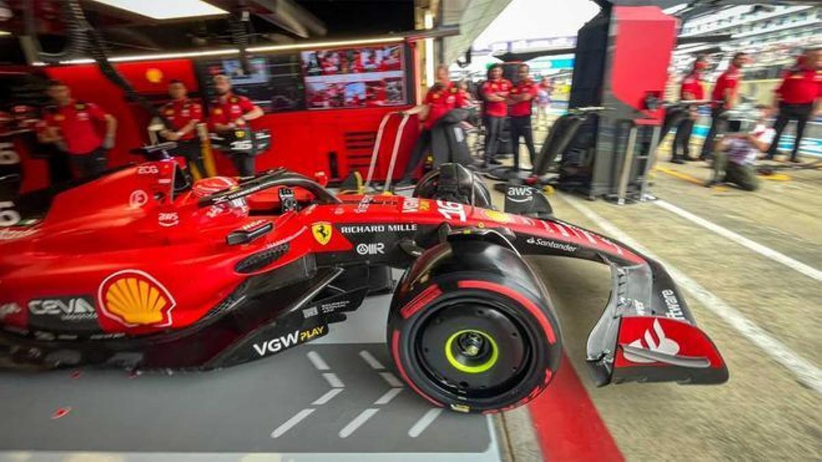 Leclerc, saliendo a pista en Silverstone.