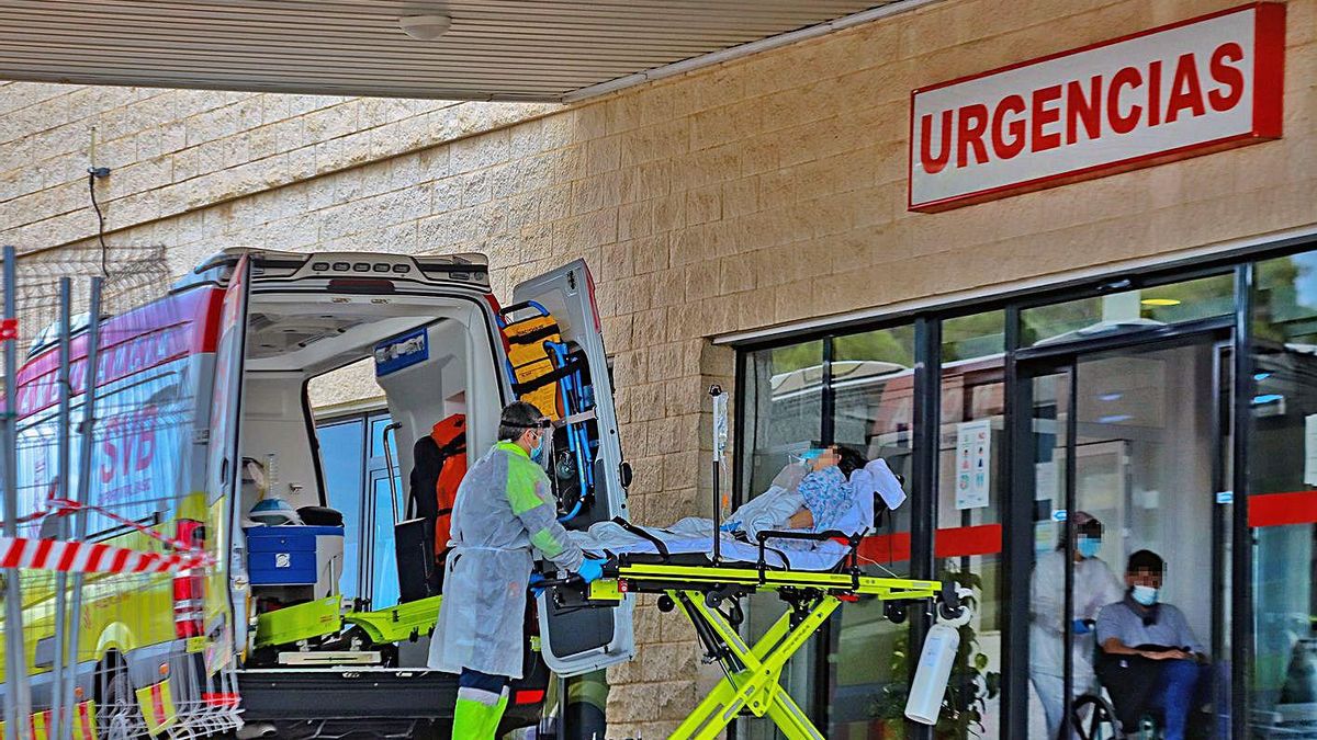 Traslado de un paciente a Urgencias de un hospital de la provincia.