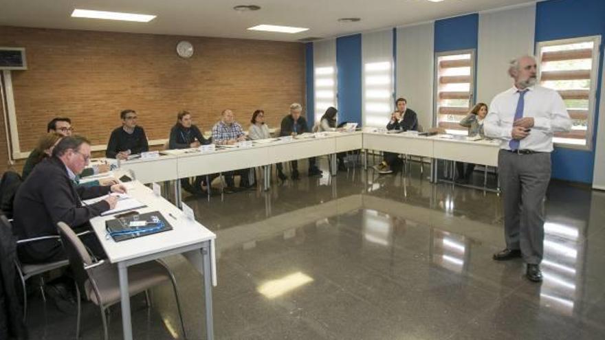 Alcaldes y ediles participantes en el curso de liderazgo de Fundesem que comenzó ayer.