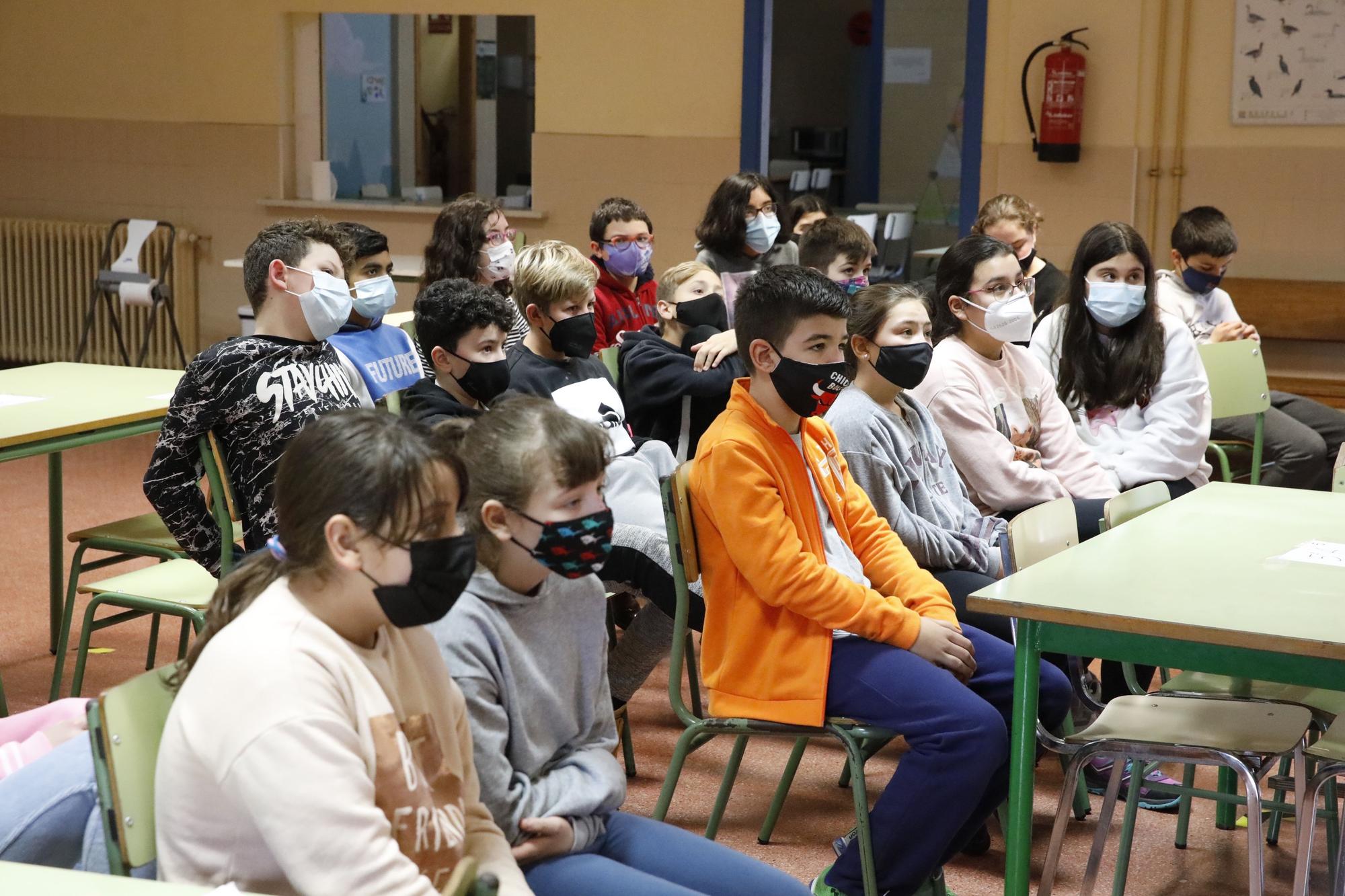 Alumnos del colegio Cervantes  en las III Jornadas de Salud, con Raquel Medialdea