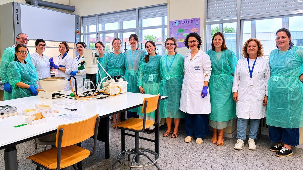 Profesorado de toda Galicia participando en los talleres prácticos de innovación educativa en A Carballeira