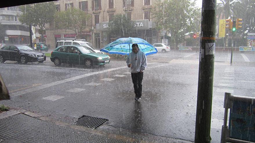 Aviso de precaución en Baleares por alerta naranja por lluvias de hasta 50 litros en una hora