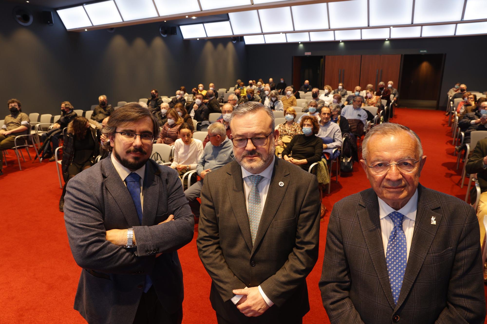 EN IMÁGENES: "Oviedo, como origen del Camino” en el club Prensa Asturiana