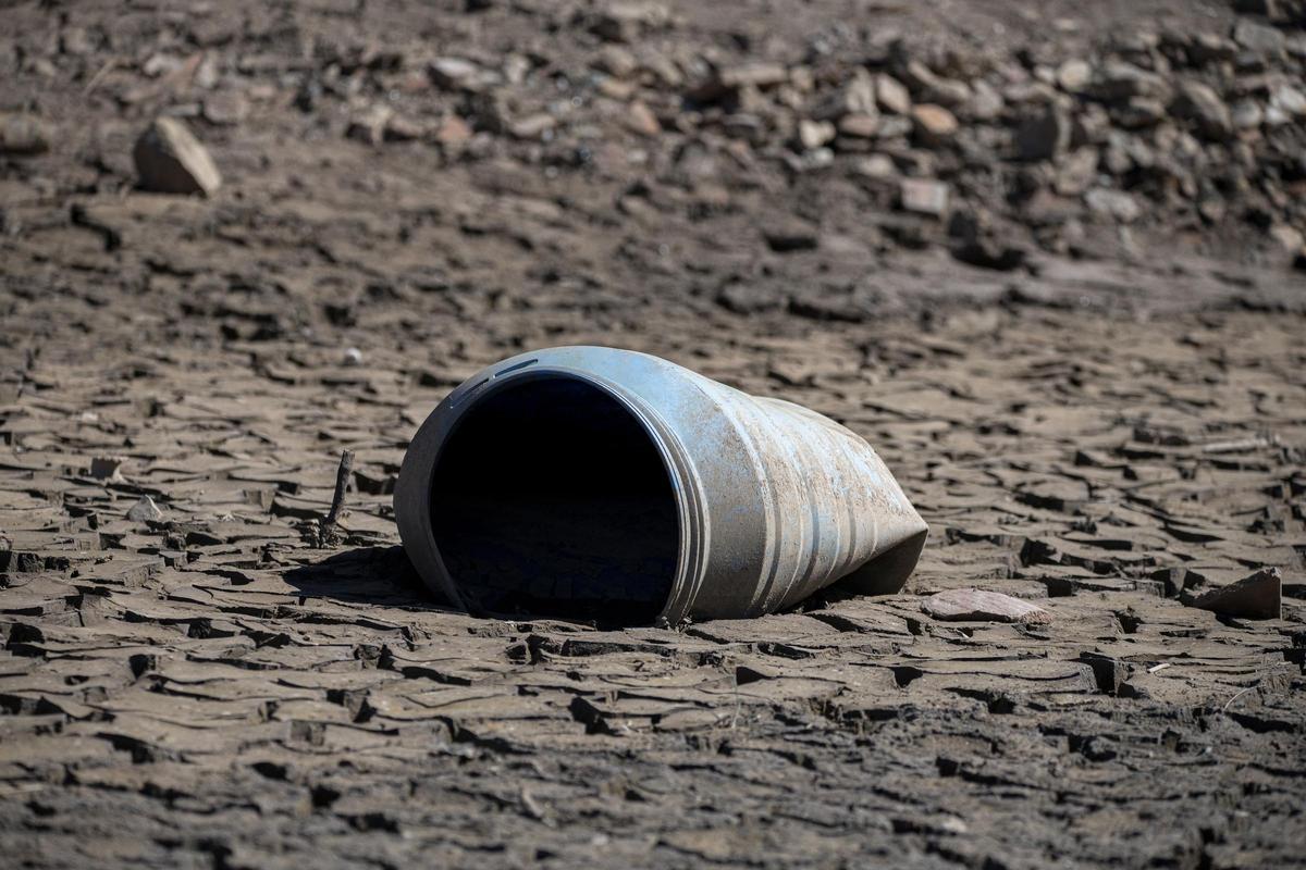 Archivo - Imágenes de la sequía en el pantano de Sau, a 27 de marzo de 2023, en Vilanova de Sau, Barcelona, Catalunya (España). El Ayuntamiento de Barcelona ya ha implementado medidas extremas en su plan de emergencia para hacer frente a la sequía, que in
