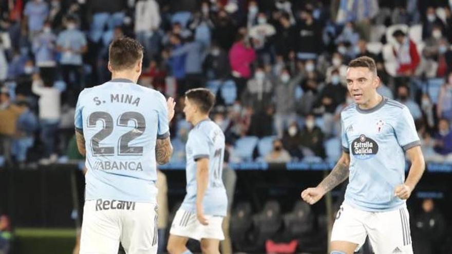 Mina y Aspas se intercambian ánimos durante un partido en Balaídos. |  // ALBA VILLAR