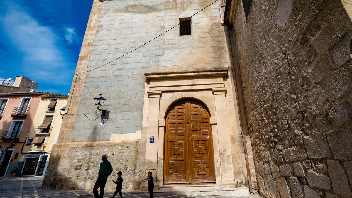 La fachada de la Iglesia en una imagen de archivo donde se puede ver el cemento gris que será retirado.