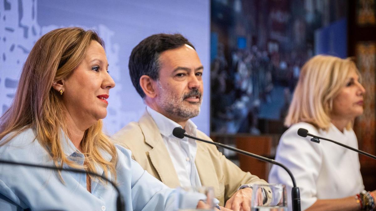 Rosa Dávila y Lope Afonso, durante la presentación.