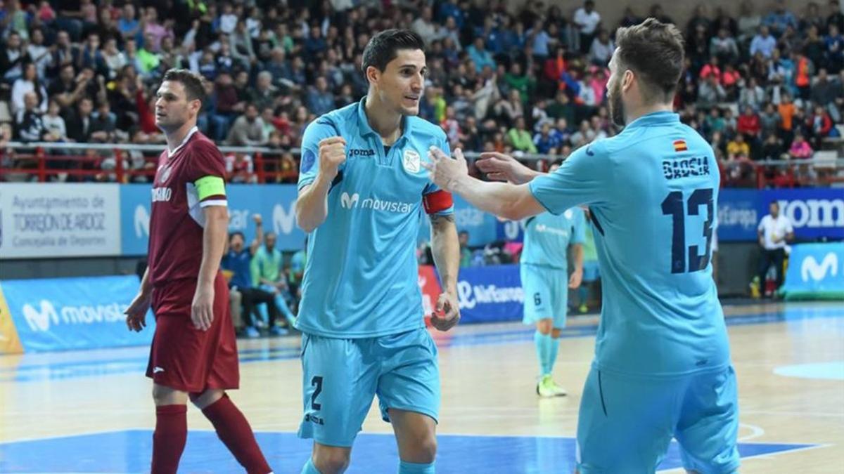 Gadeia y Ortiz celebran el segundo gol de Movistar Inter