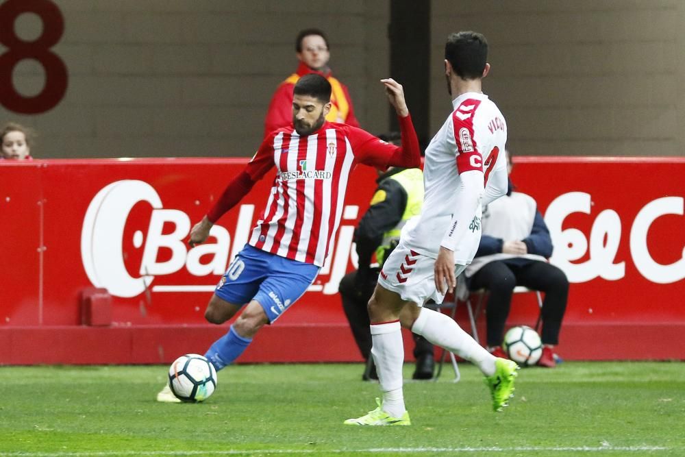 El partido entre el Sporting y la Cultural Leonesa, en imágenes