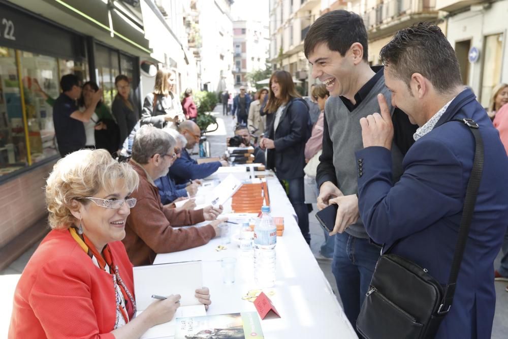 Signatura de llibres per Sant Jordi