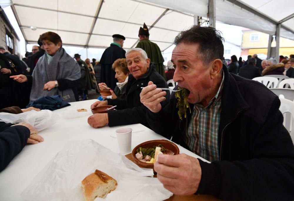 Fiestas gastronómicas en Pontevedra: Mourente se congrega alrededor de una taza de su caldo