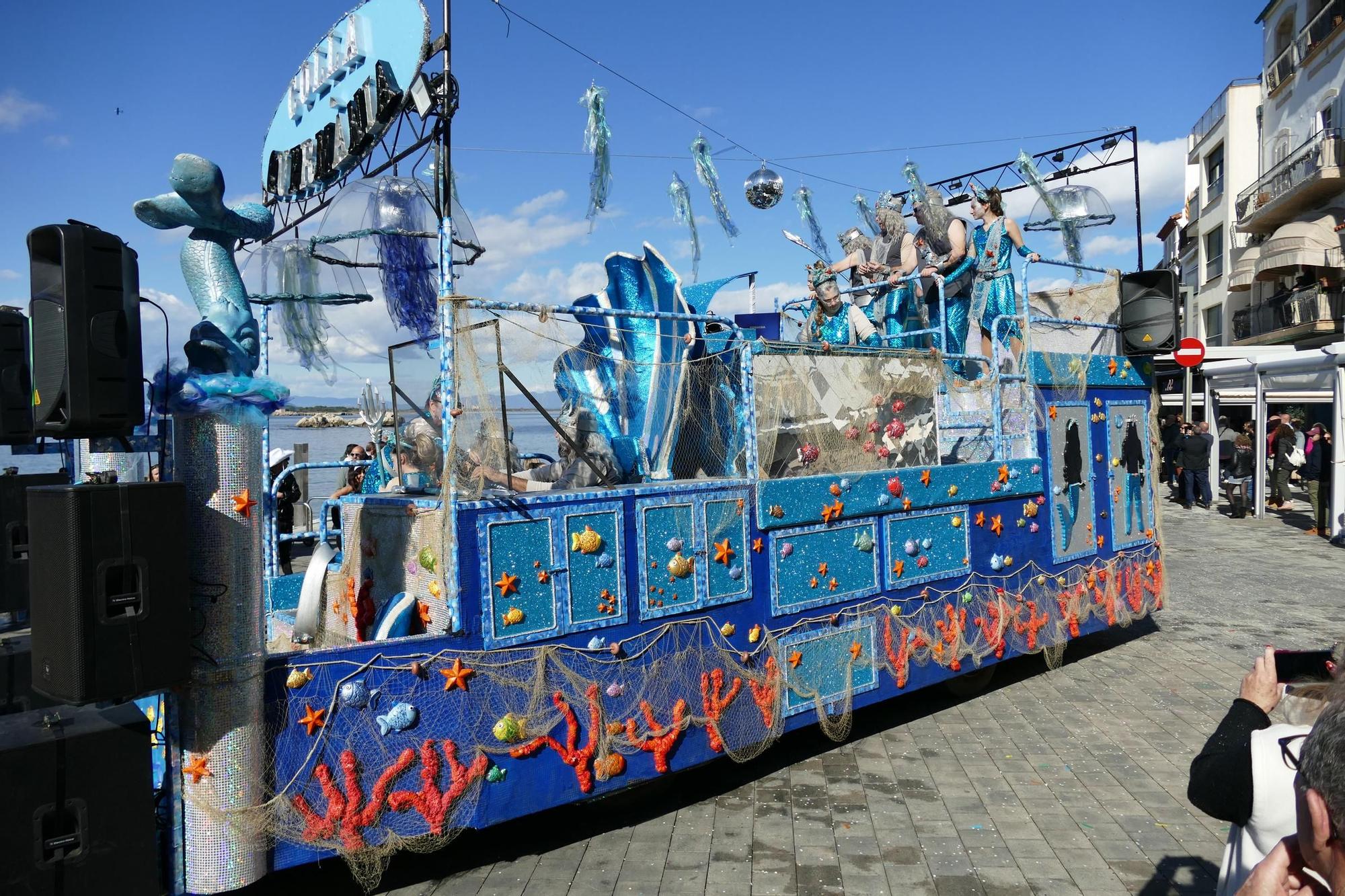 L'Escala s'acoloreix amb la rua de carnaval