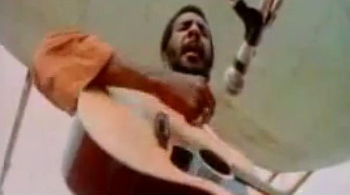 El desaparegut cantant interpreta la cançó ’Freedom’ al festival de Woodstock.