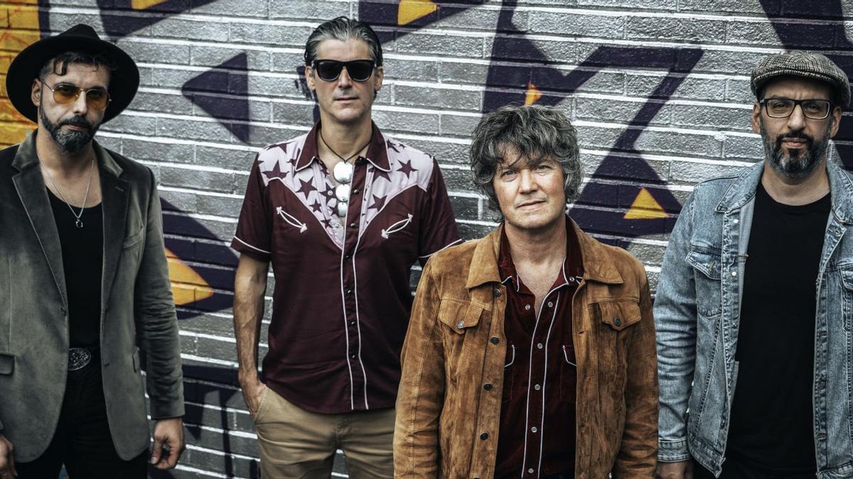 Os membros do grupo Moon Cresta.