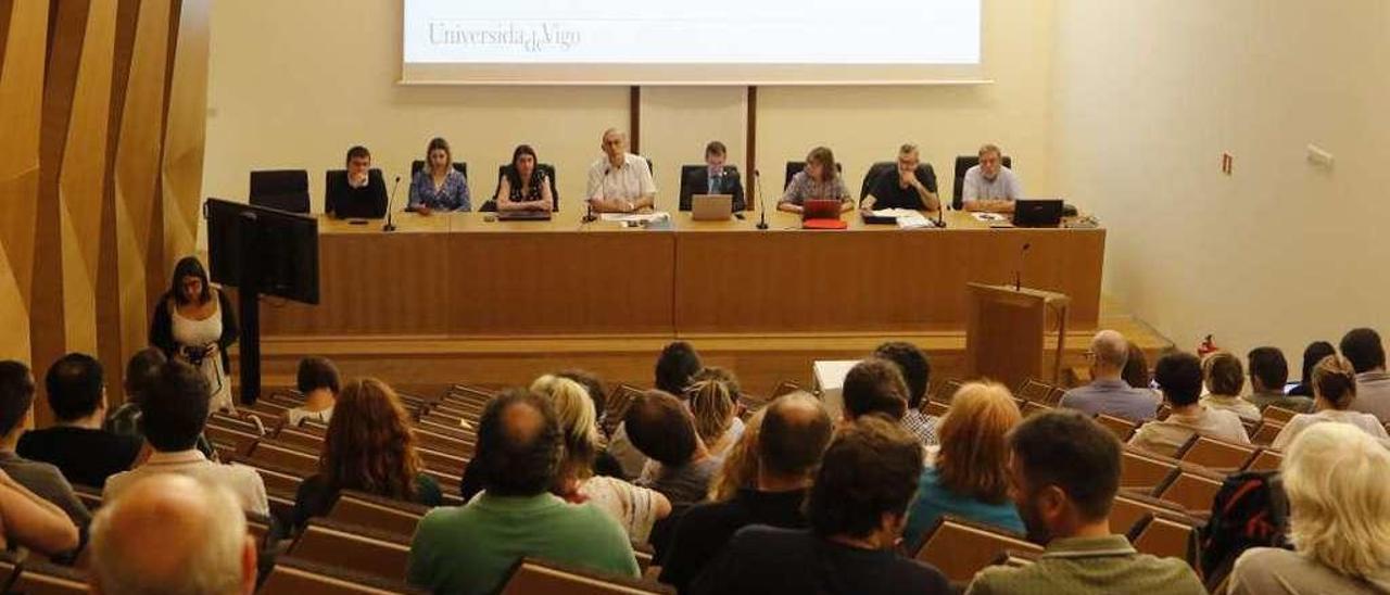 El rector Reigosa hizo un balance de su primer año de mandato en el último Claustro del curso. // A. Villar