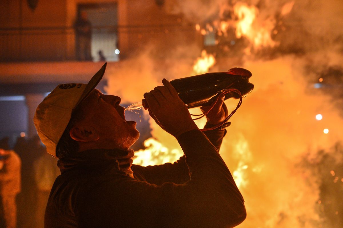 Fotogalería | Así fue la noche de los Escobazos en Jarandilla de la Vera