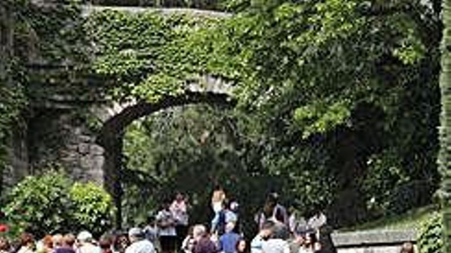 Visitants al Barri Vell de Girona, per Temps de Flors.