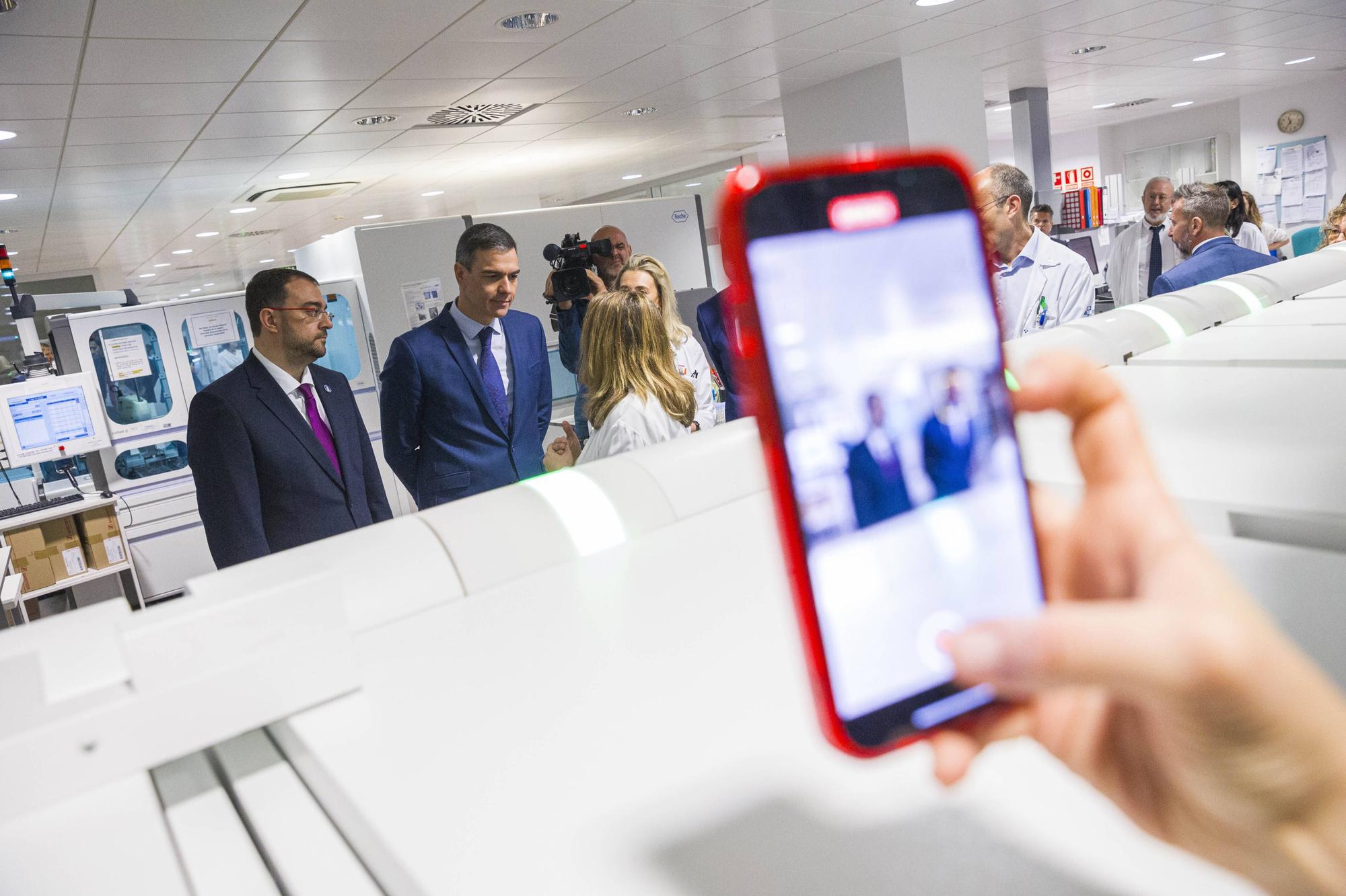 Visita de Pedro Sánchez al Hospital Universitario Central de Asturias (HUCA) en Oviedo