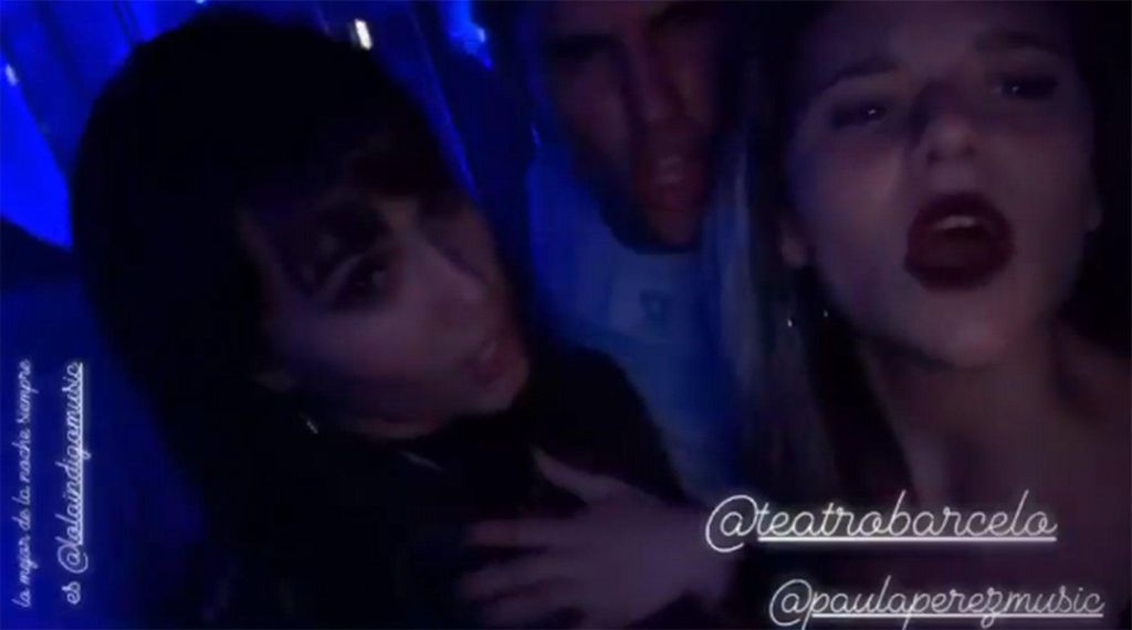 Aitana y Paula Perez de fiesta en el Teatro Barcelo