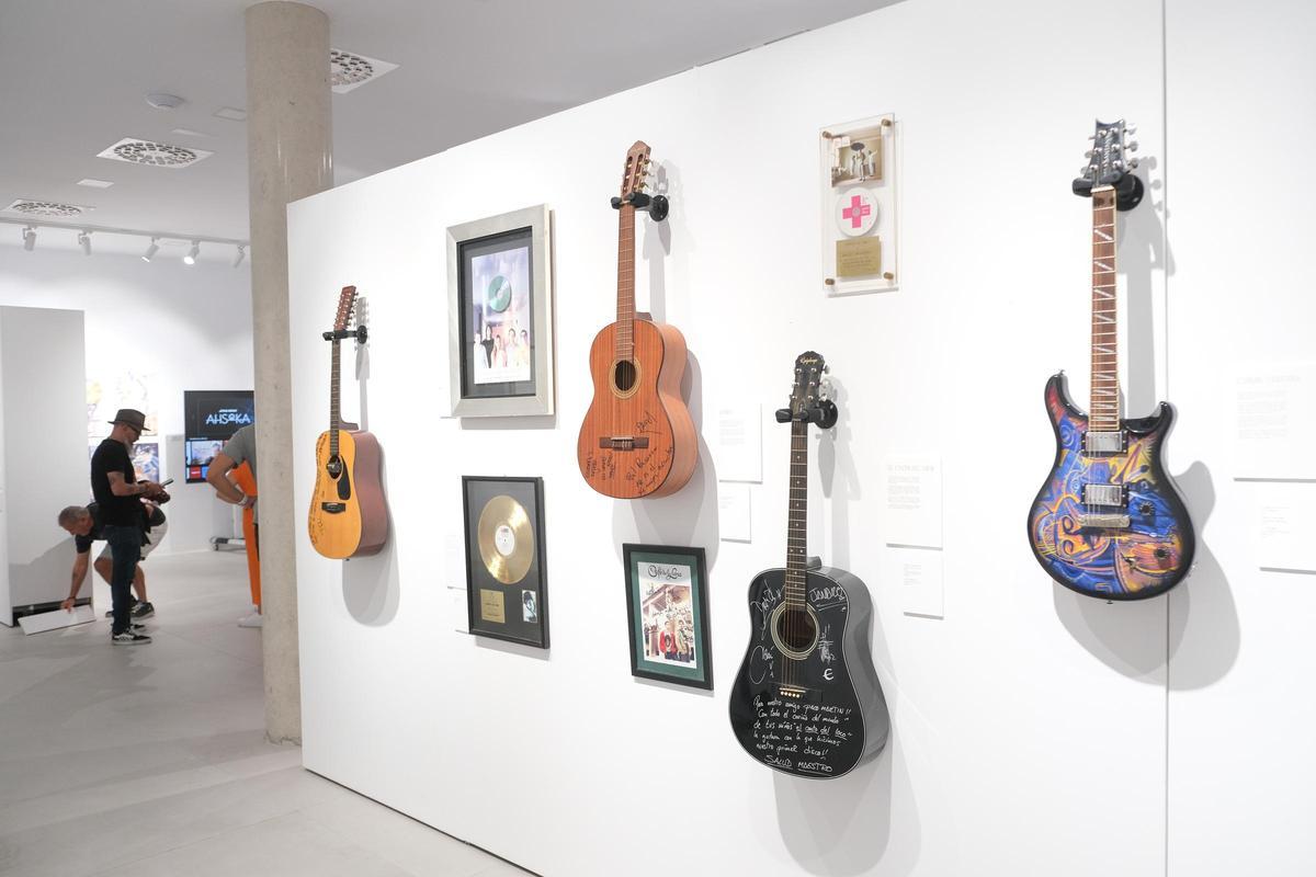 Varias guitarras de la colección recolectada por Paco Martín