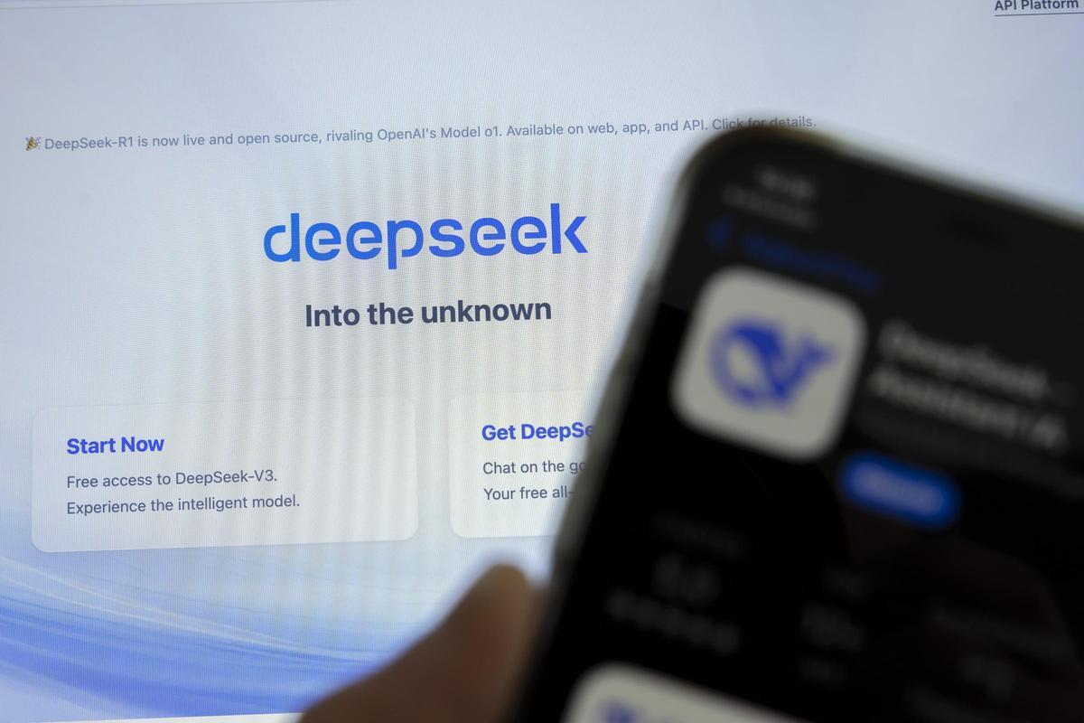 ChatGPT vs DeepSeek