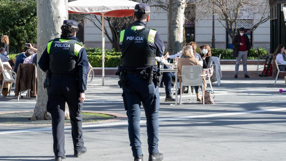 Agentes de la Policía Local de Badajoz en San Francisco.