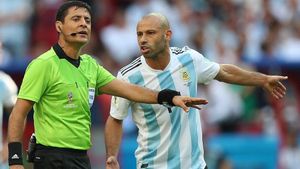 Alireza Faghani, árbitro de Irán, durante un partido dirigido a Argentina en el Mundial 2018 de Rusia.