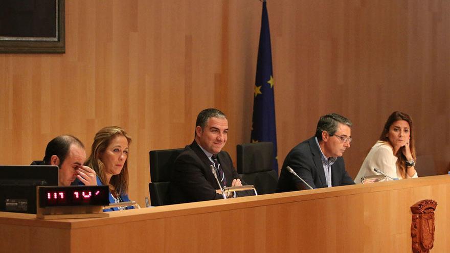 Una imagen tomada durante un pleno ordinario en la Diputación.
