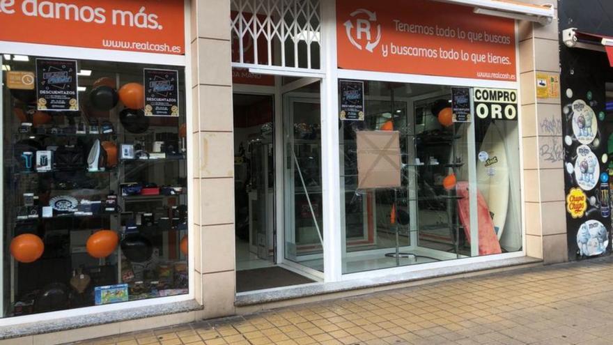 Asaltan una tienda de segunda mano en la avenida de la Constitución