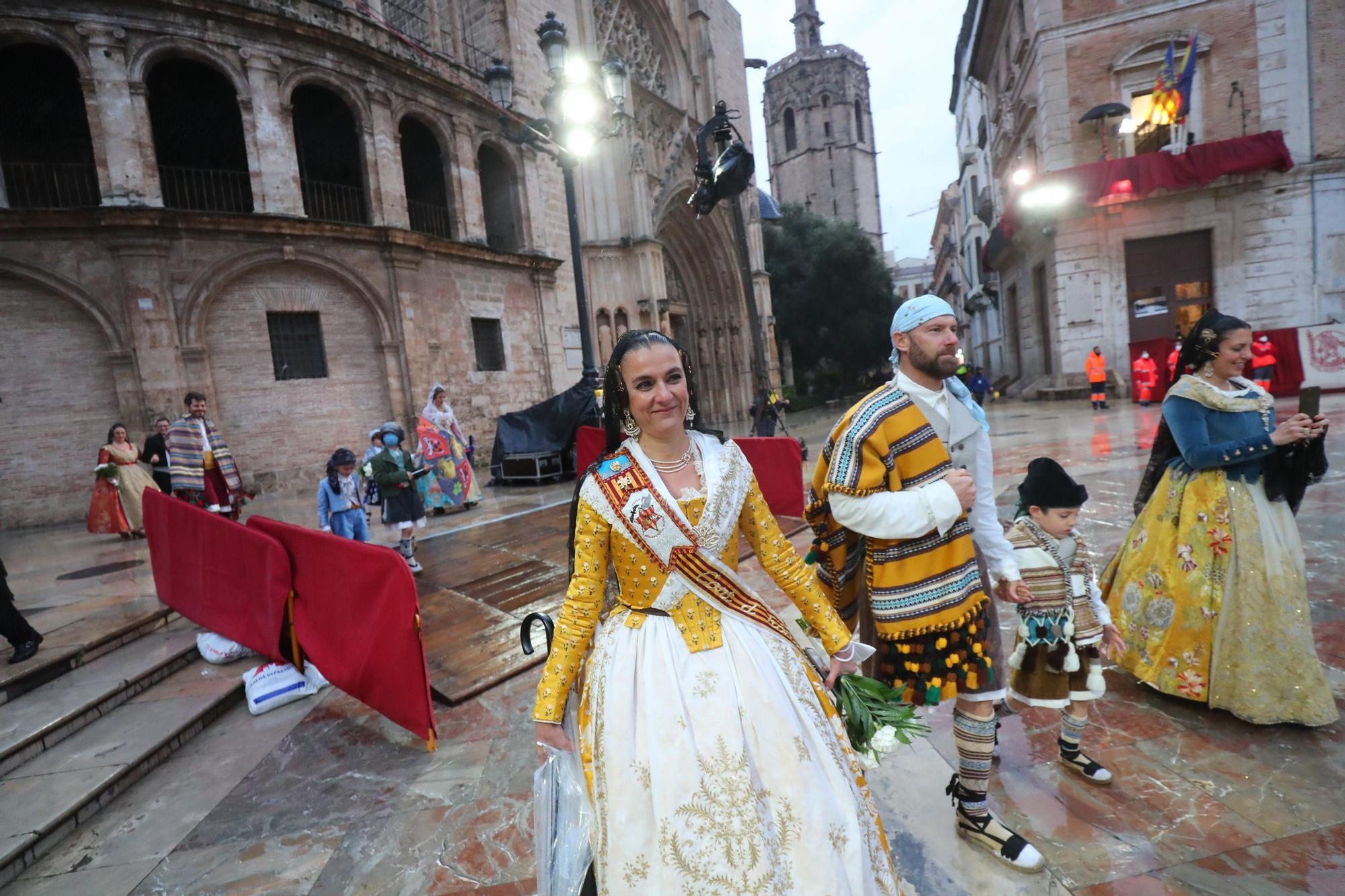 Búscate en el primer día de ofrenda por la calle de la Paz (entre las 18:00 a las 19:00 horas)