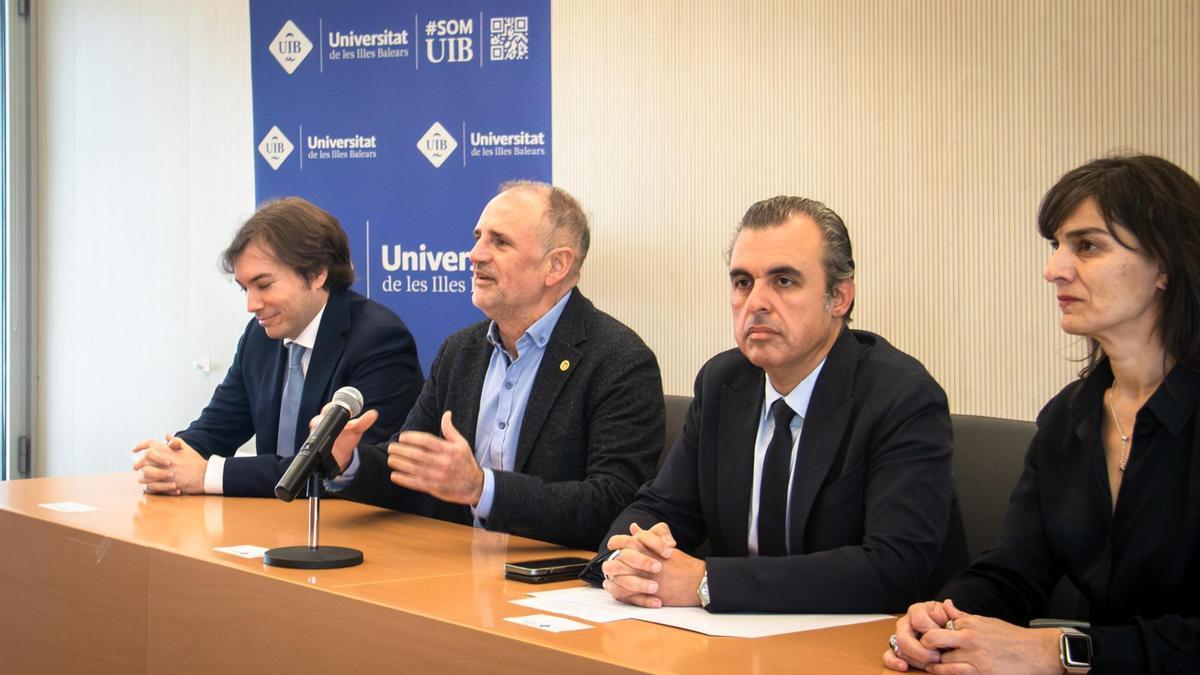 Sebastià Massanet, Jaume Carot, Antoni Vera y Yolanda González, este lunes en la UIB.
