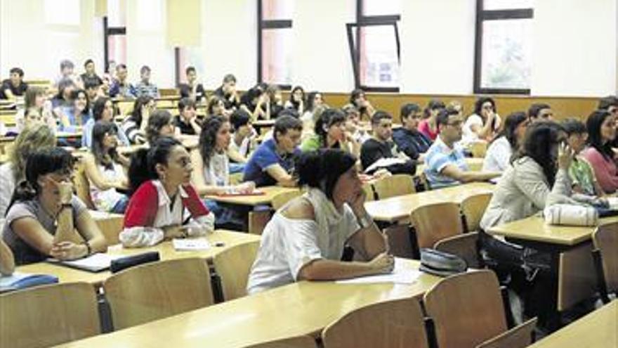 STEPV: “La Católica ha dejado sin becas a miles de alumnos”