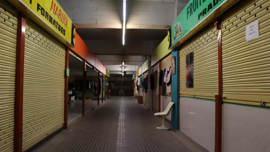 Al mercat de Berga només resten obertes dues parades:  "És bastant tètric i trist"