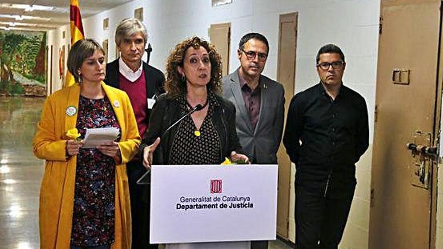 Les conselleres de Salut i Justícia, presentant el pla a Quatre Camins.