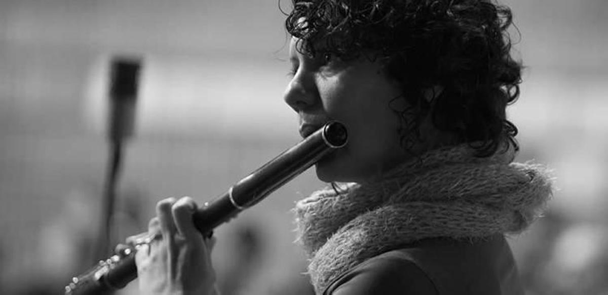 Tocar con manos de mujer